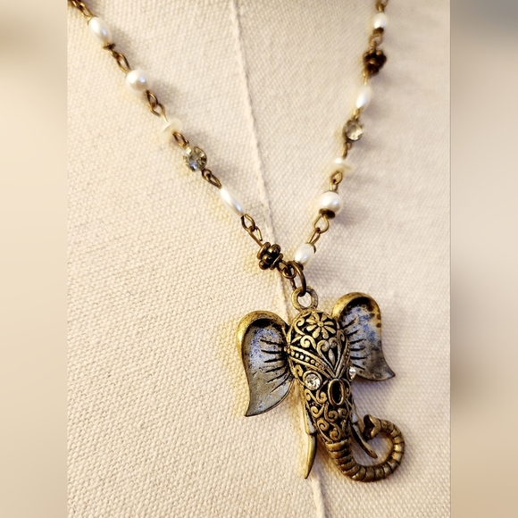 Vintage Elephant Pendant necklace - Picture 6 of 9